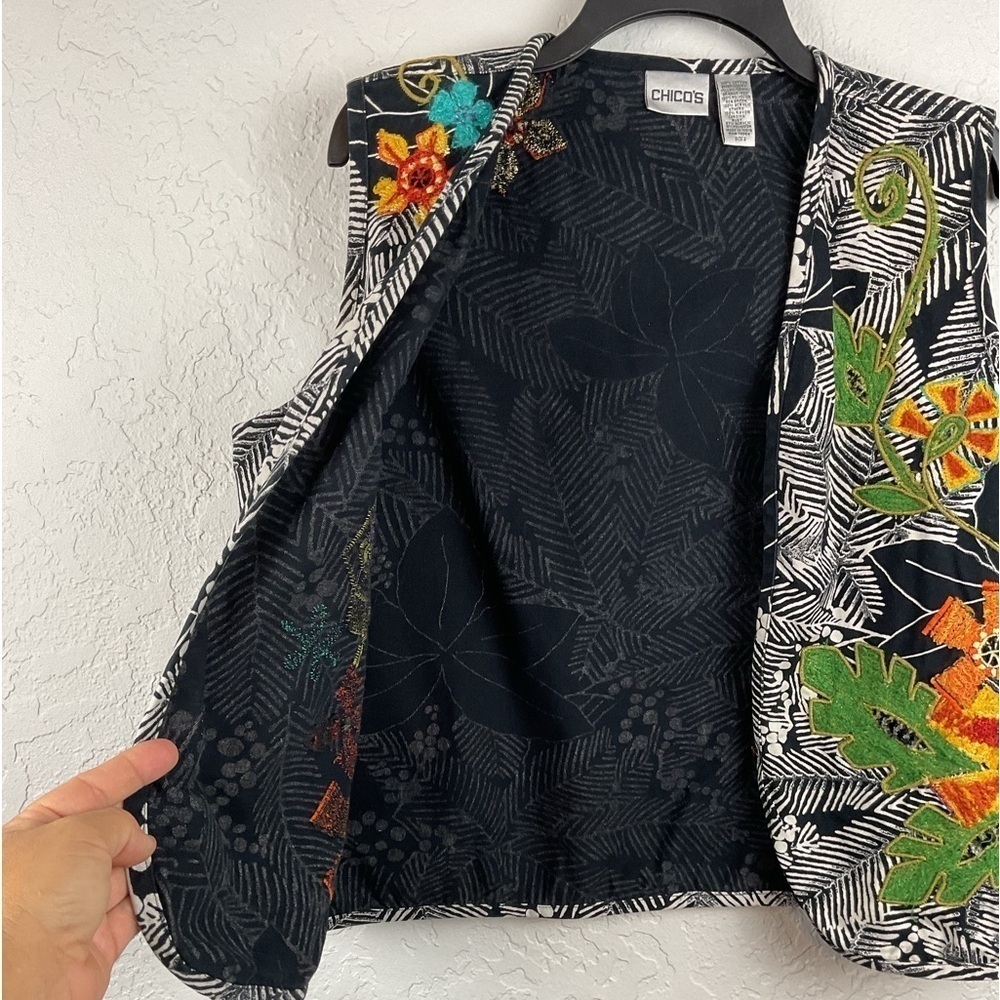 Chico’s Floral Embroidered Black White Vest Size 2 Medium - Picture 9 of 9